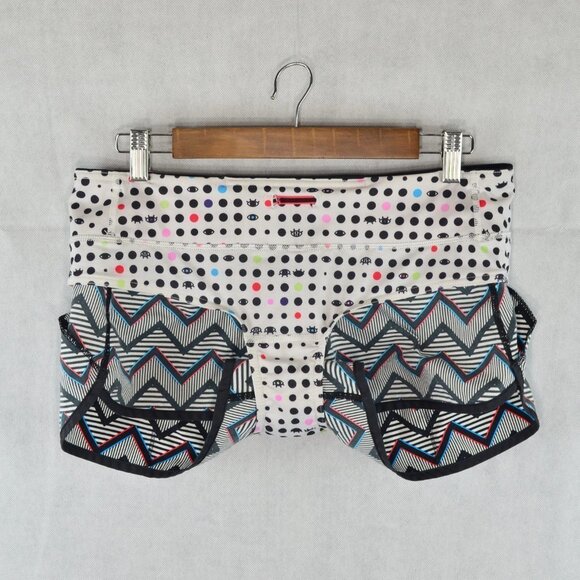 lululemon Seawheeze Speed Shorts Size 8 in 3D Chevron - Picture 5 of 7